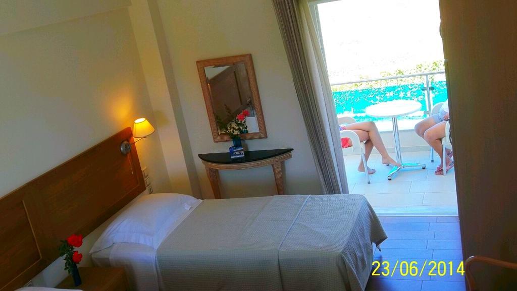 Christopoulos Villas Aigio Rum bild